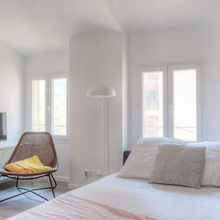 1er Furnished * Антіб